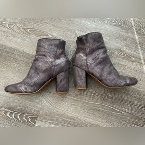 Dark gray/silver Very G booties